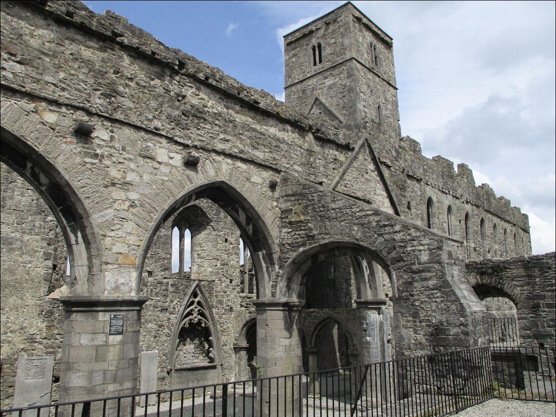 Les ruines de l'abbaye de Sligo (ou couvent dominicain), construite en 1253 et plusieurs fois détruite.