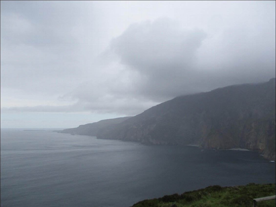 Panorama sur les Slieve League Cliffs. Vue vers l'Ouest.