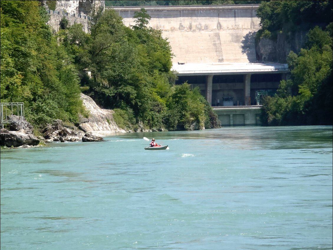 Km 26 env. Barrage de Génissiat, lacher de 560 m3s