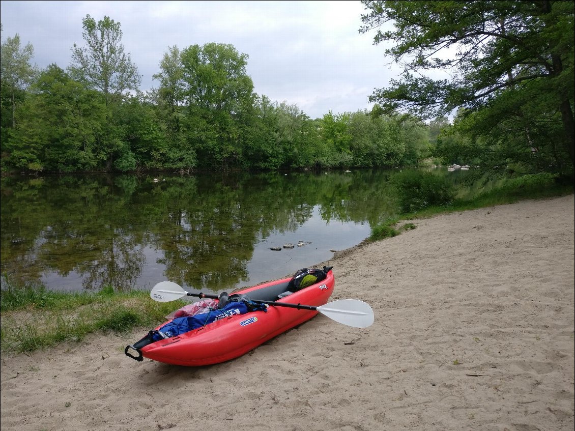 Petit kayak mais confortable et adapté en lac et rivière calme