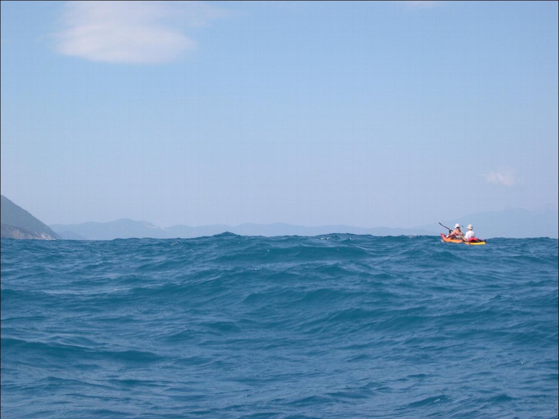 Traversée vers Elbe, avec de la mer résiduelle