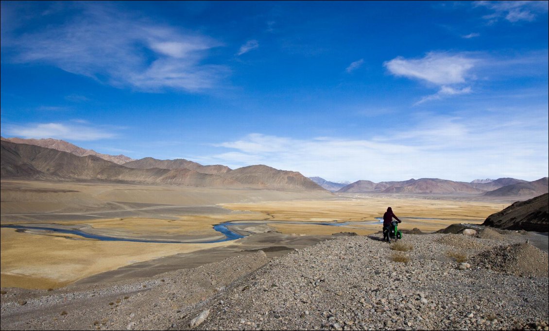 La vallée de Murghab.
L'oasis tant attendu des cyclos du Pamir.
The Great Bike Adventure, tour du monde à vélo en couple
Photo : Rémi Baccout et Charlotte Broutin