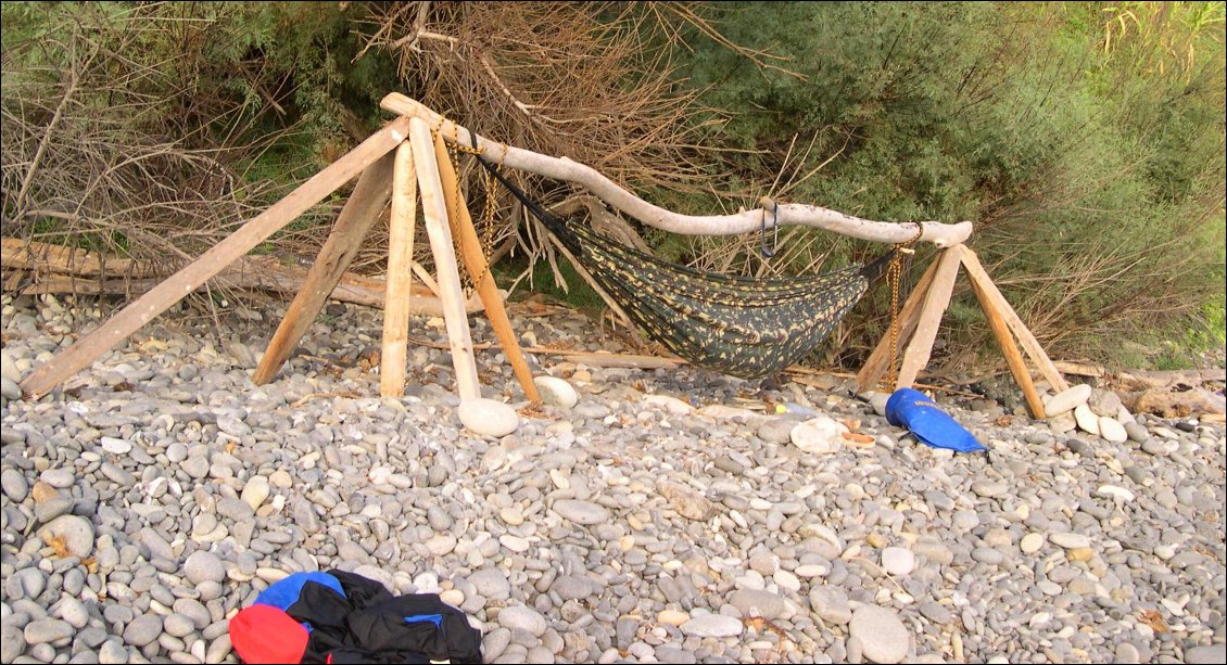 On fait un dernier bivouac avant de parcourir les quelques 40 km qui nous séparent de la Tunisie continentale