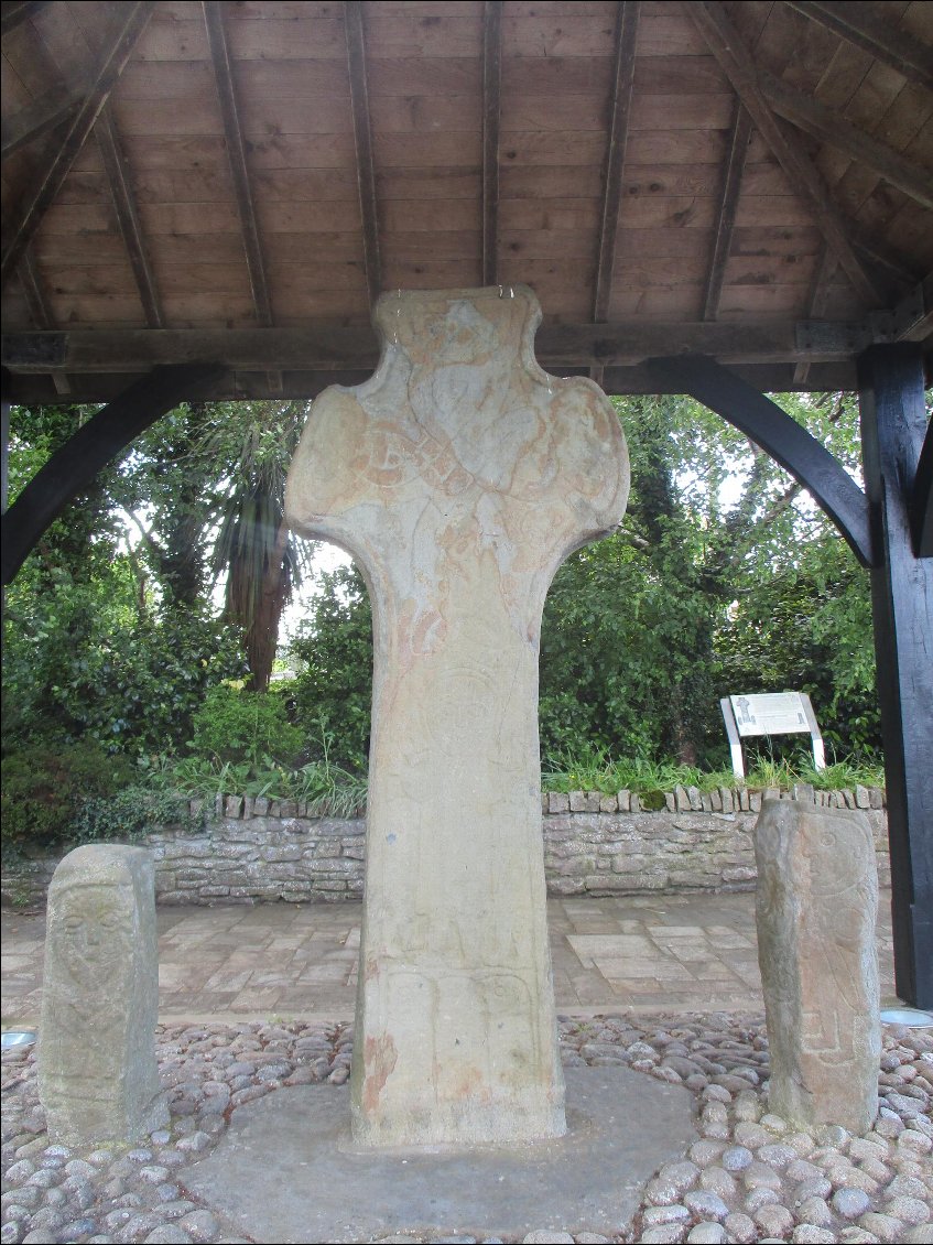 A l'entrée de Carndonagh, la croix St Patrick du VII ème siècle.