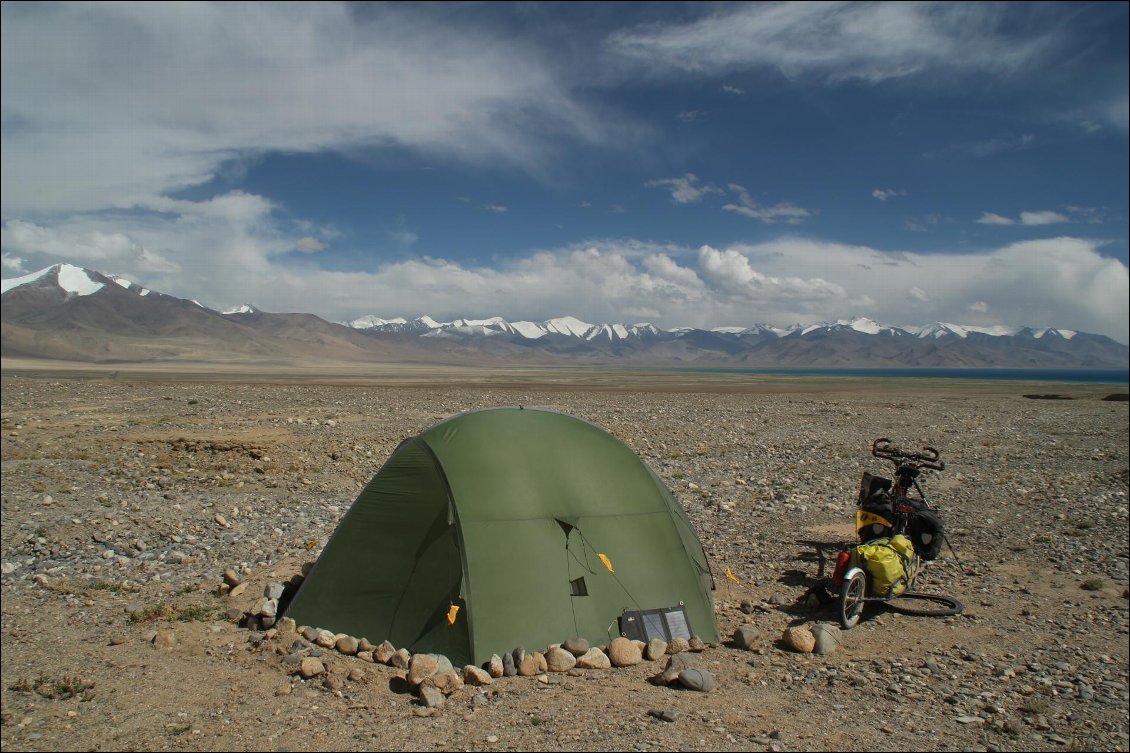 Bivouac au lac Karakol, Tadjikistan