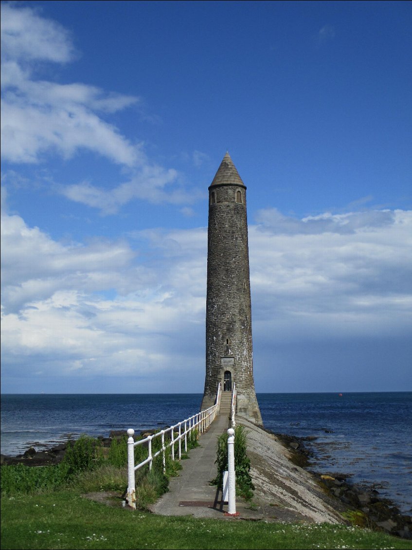 Cékoidonc ?
Réponse : la Chaîne mémorial tower à Larne, construite en l'honneur du député James Chaîne qui a développé la voie maritime entre Larne et l'Ecosse au XIXème siècle.