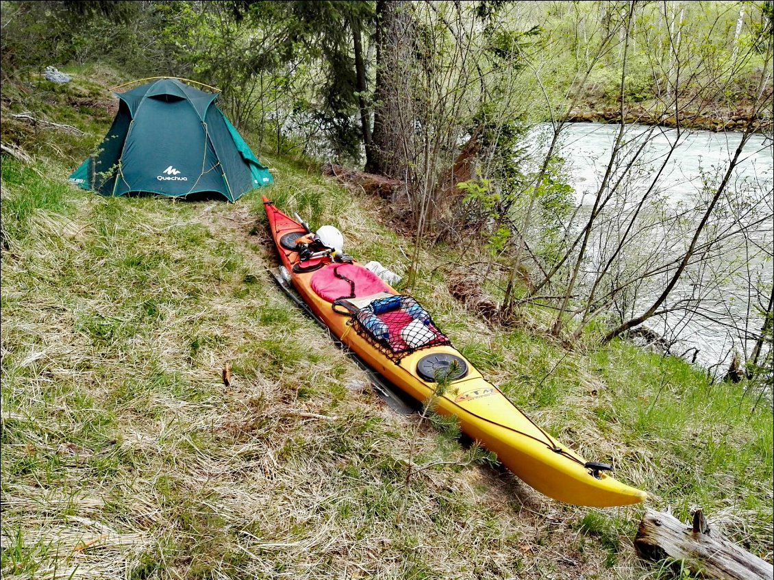 Valendas - Sagogn (CH). Bivouac amont du pont