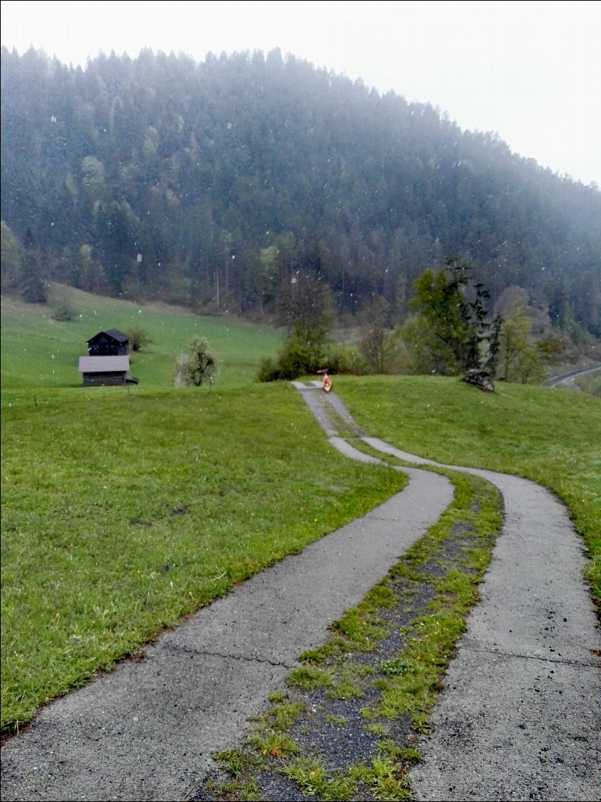 Portage par le hameau d'Isla (CH)