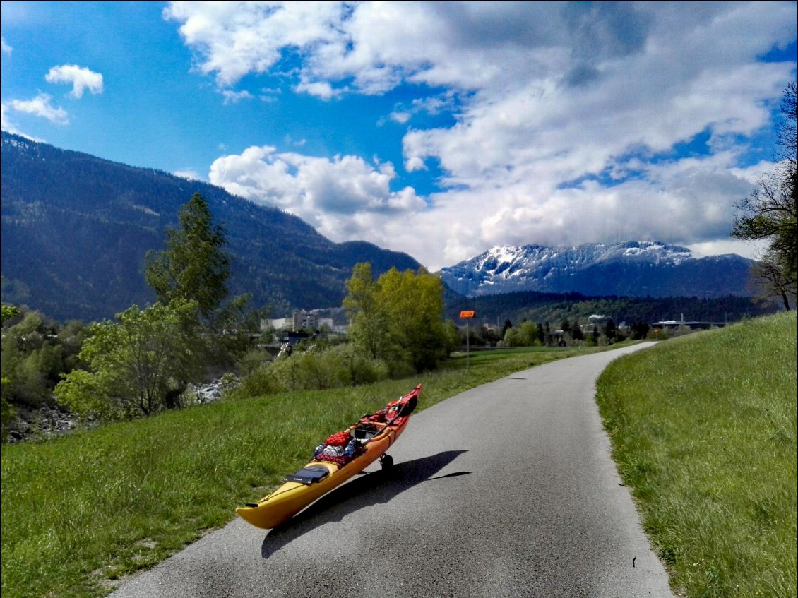 Portage. Barrage de Reichenau (CH)