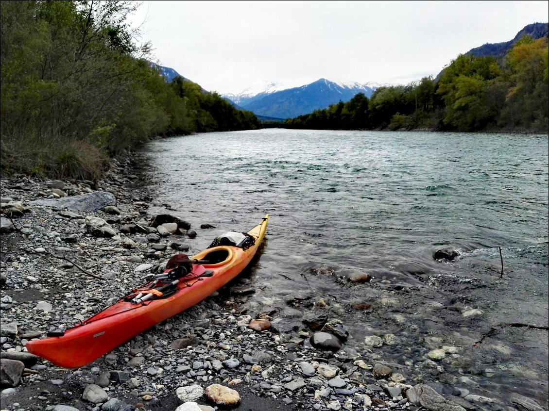Remise à l'eau sous Zizers (CH). Vue amont