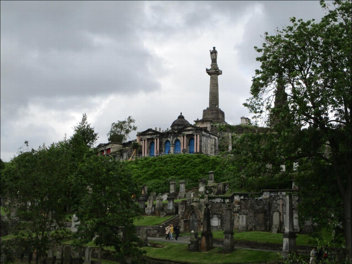 Glasgow necropolis, juste derrière la cathédrale.
