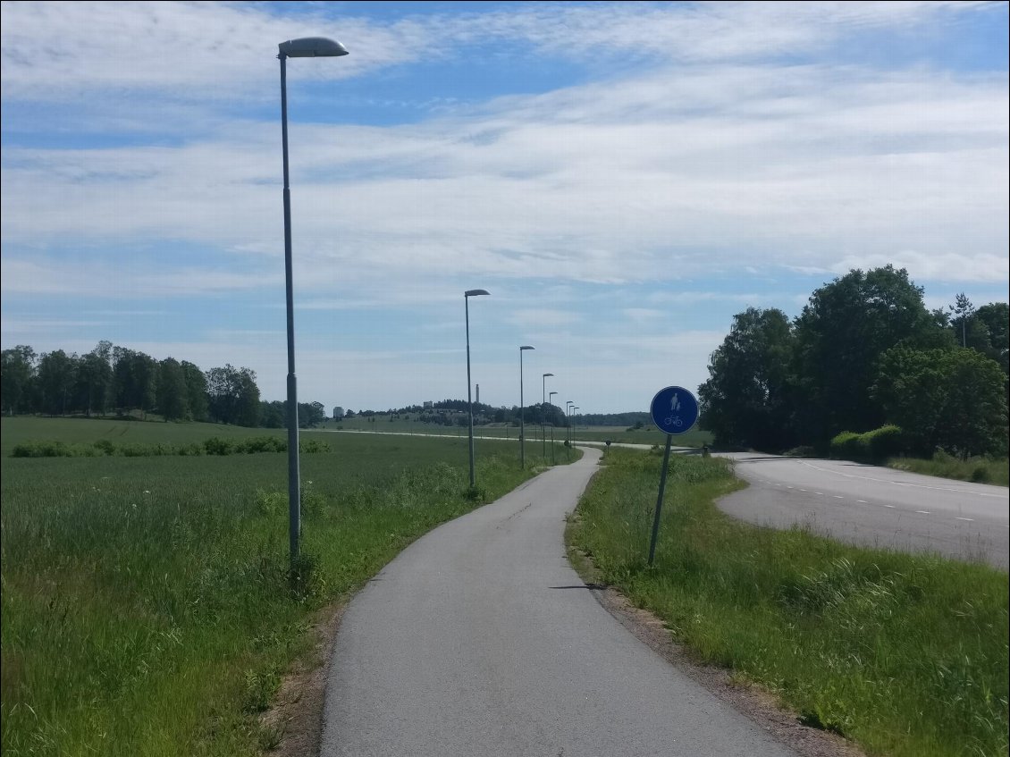 Partout aux abords et dans les villes et villages, il y a des pistes cyclo piétonnes