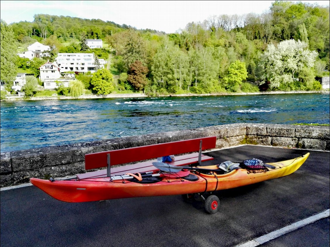 Neuhausen am Rheinfall (CH). Portage. Amont des chutes du Rhin