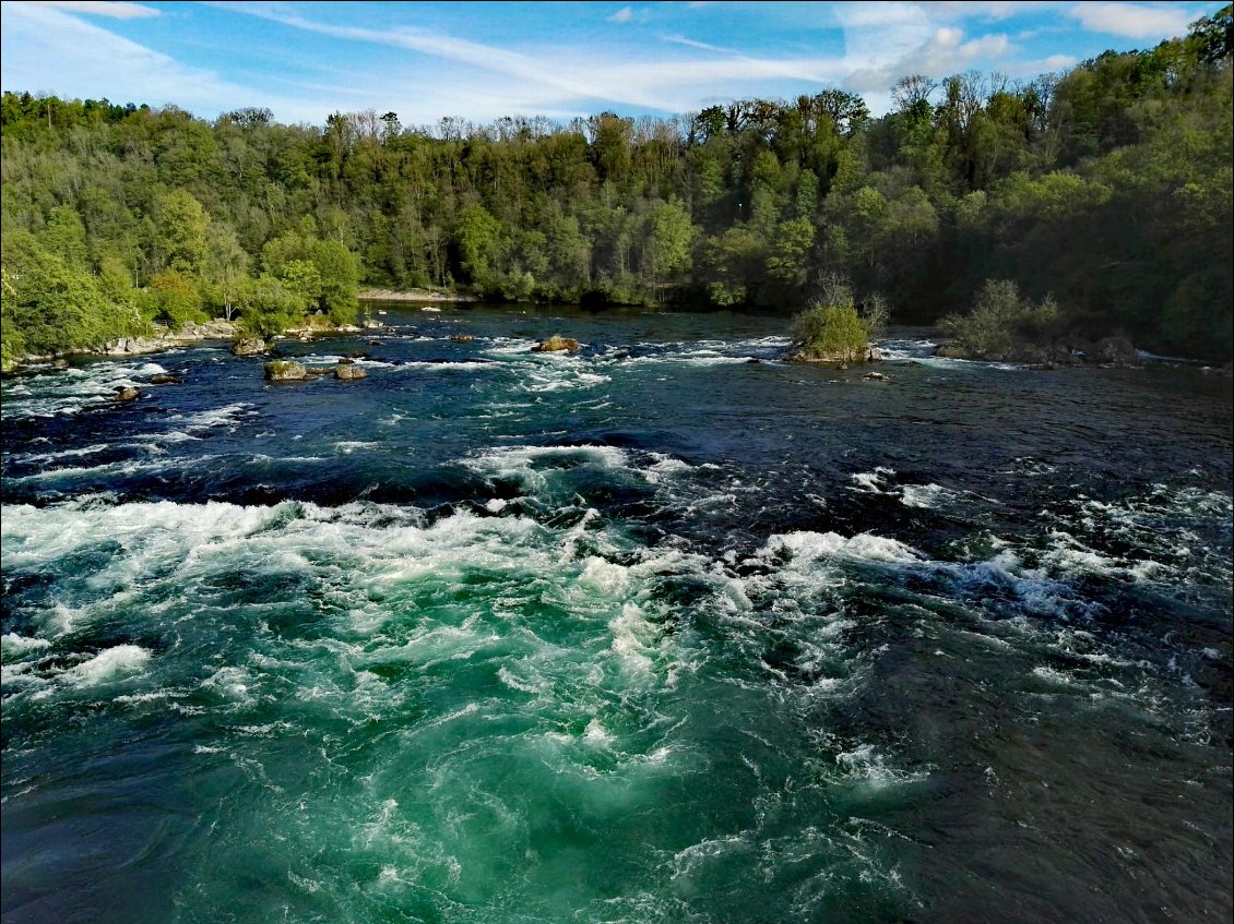 Neuhausen am Rheinfall (CH). Amont des chutes du Rhin