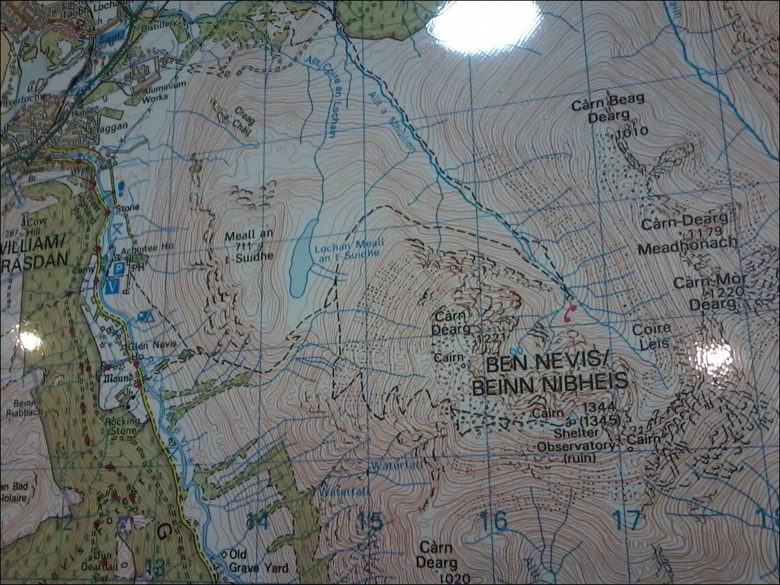 Une petit carte pour avoir une vision d'ensemble du sentier. Le départ est au centre des visiteurs à gauche. D'après Maps'me, la grimpette fait quasi 8 km (aller) pour 1330 m de dénivelé. Au centre, ils comptent 4h00 pour monter et 3h00 pour descendre.