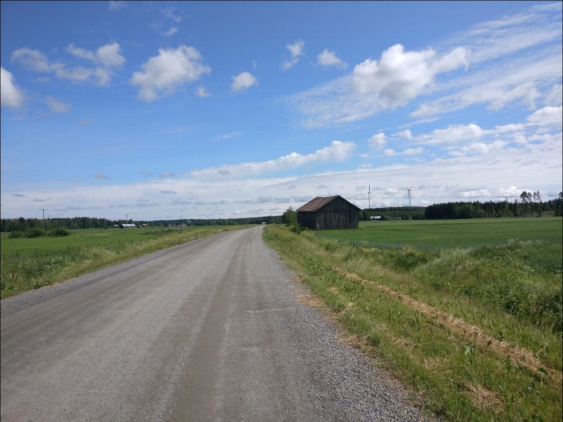 Les routes secondaires ne sont pas enrobées.