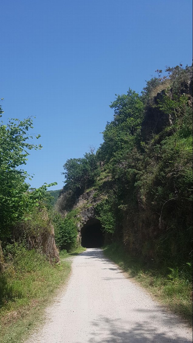 La.voie verte le long de la Bidassoa, ancienne voie de chemin de fer