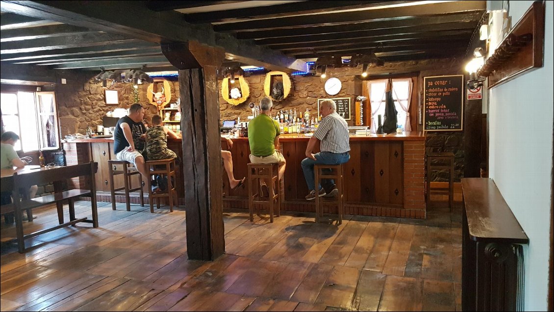 Le bar restaurant d'Eugi, la bière est pas chère!