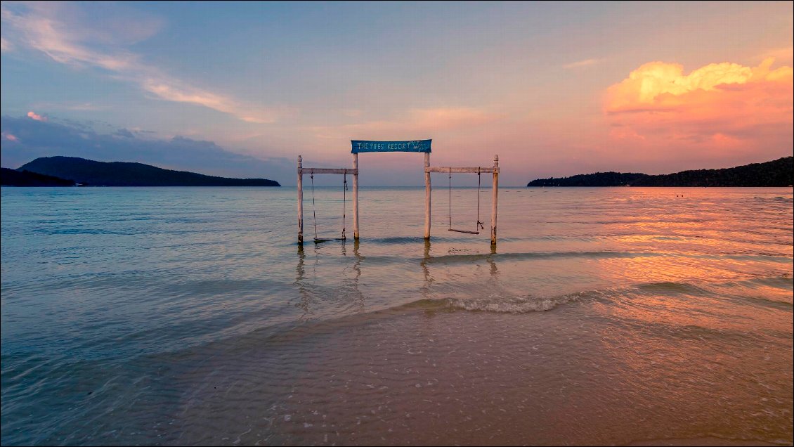 Repos bienvenu sur l'île de Koh Rong Samloem (Cambodge) après avoir bravé la chaleur et le trafic du continent.