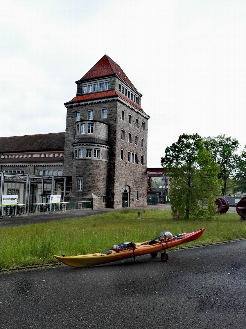 Barrage et centrale de Laufenburg (DE). Portage rive gauche, en Suisse