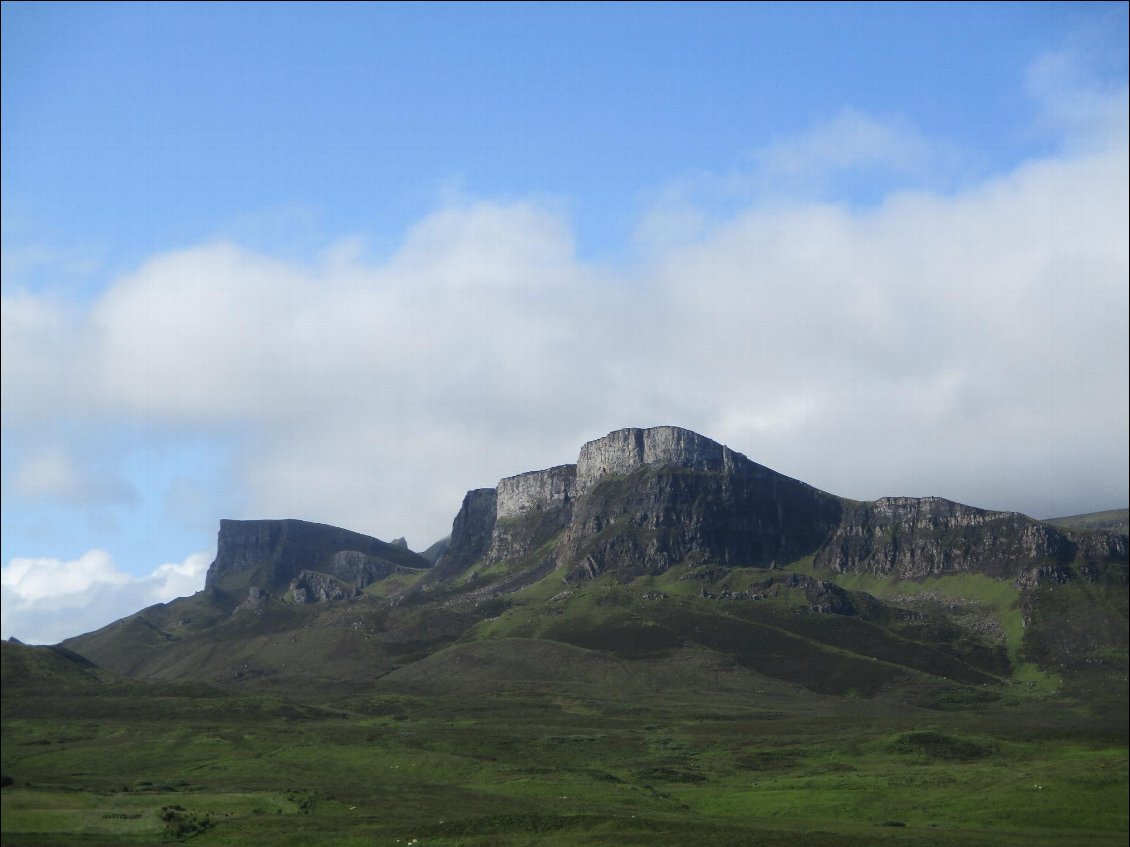 Je contourne la montagne Quiraing tout au Nord de l'île.