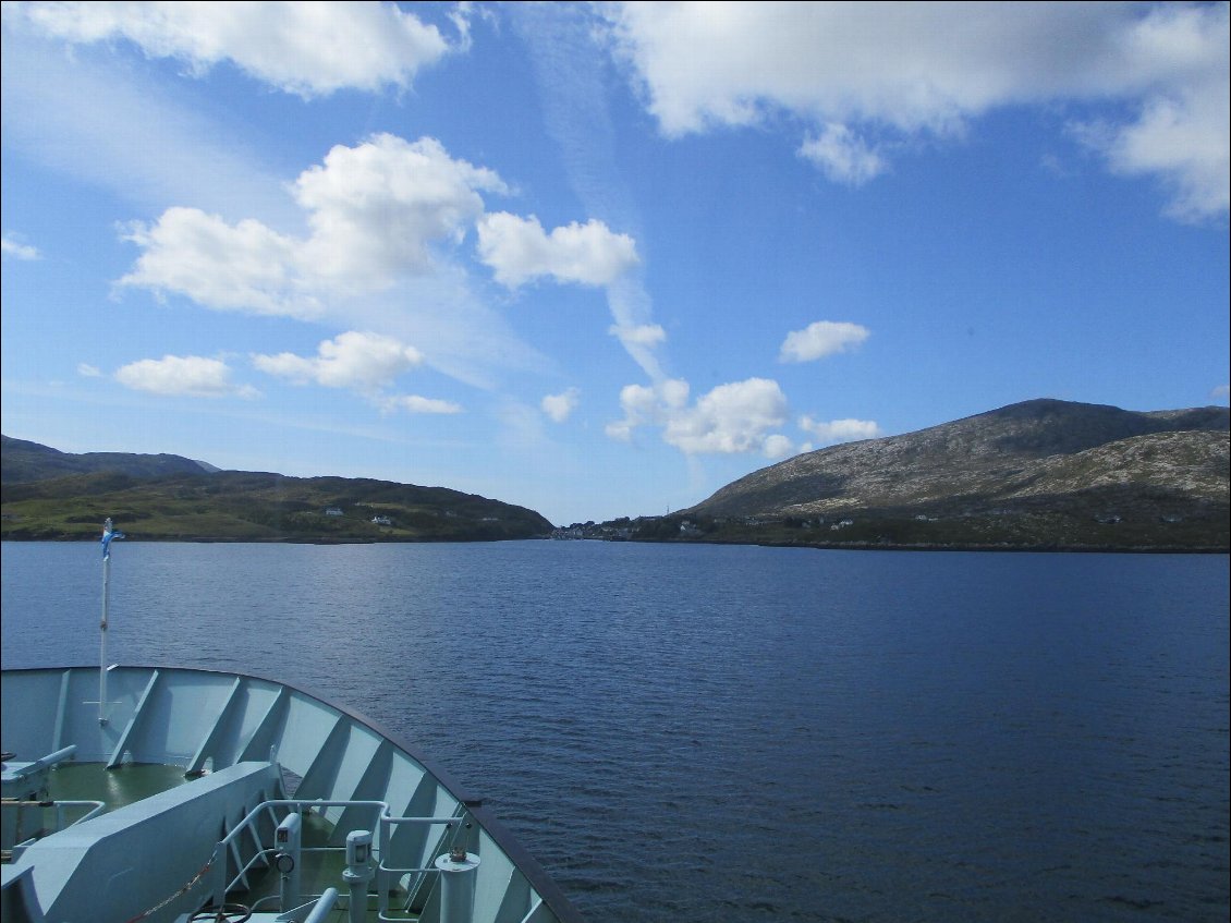 Dimanche 7 juillet après-midi, de retour à Tarbert, île Harris des Hébrides.