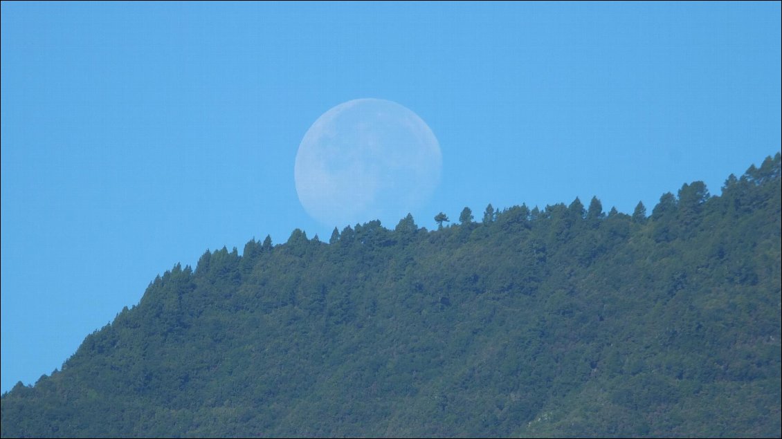 La lune va se coucher... nous, on se lève