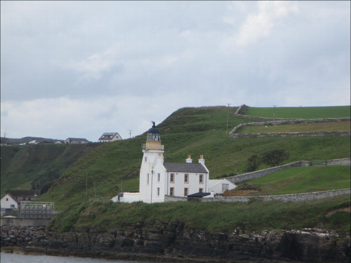 Bye bye continent, je pars sur les îles Orkney. Oups, quelle bourde ! The Great Britain n'est pas du tout un continent. Et d'ailleurs, est-ce vraiment encore "the Great Britain" ici tout au Nord des Higlands ?