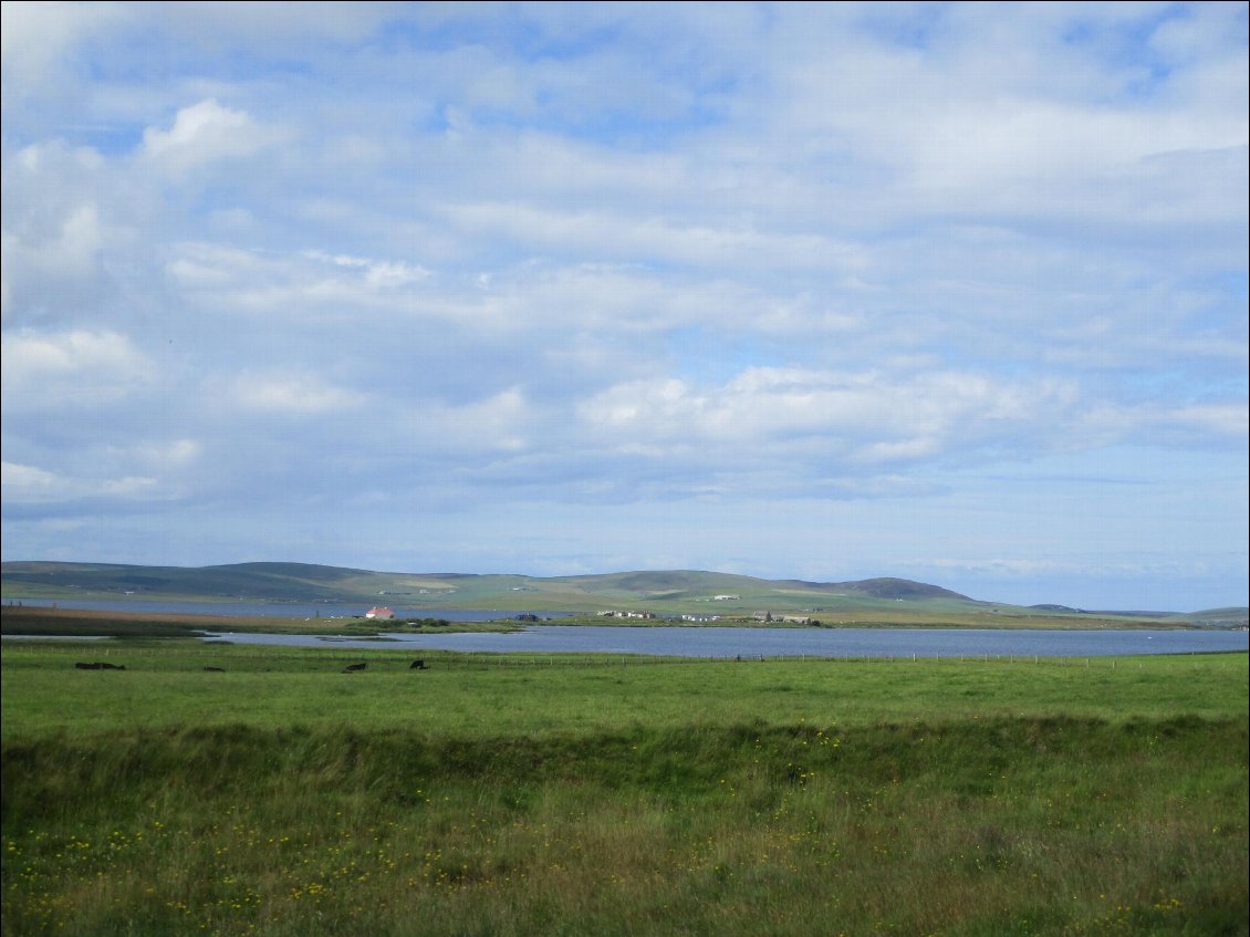 La campagne vallonnée de l'île. C'est agréable d'y rouler sans tout le barda, surtout par un dry day.