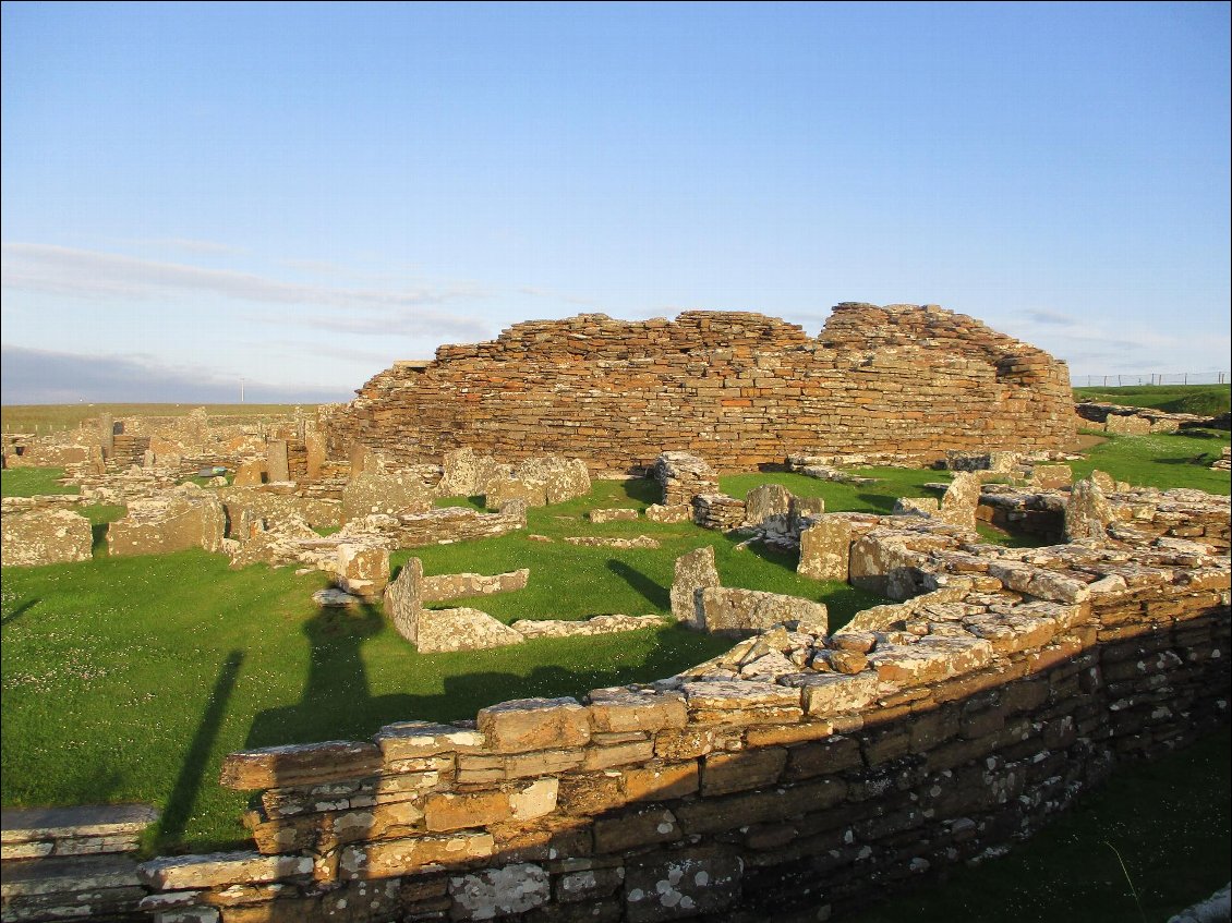 Le broch de Gurness dans la lumière du soir.