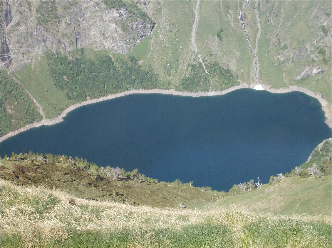 Le lac d'Oô visible longtemps après l'avoir quitté.