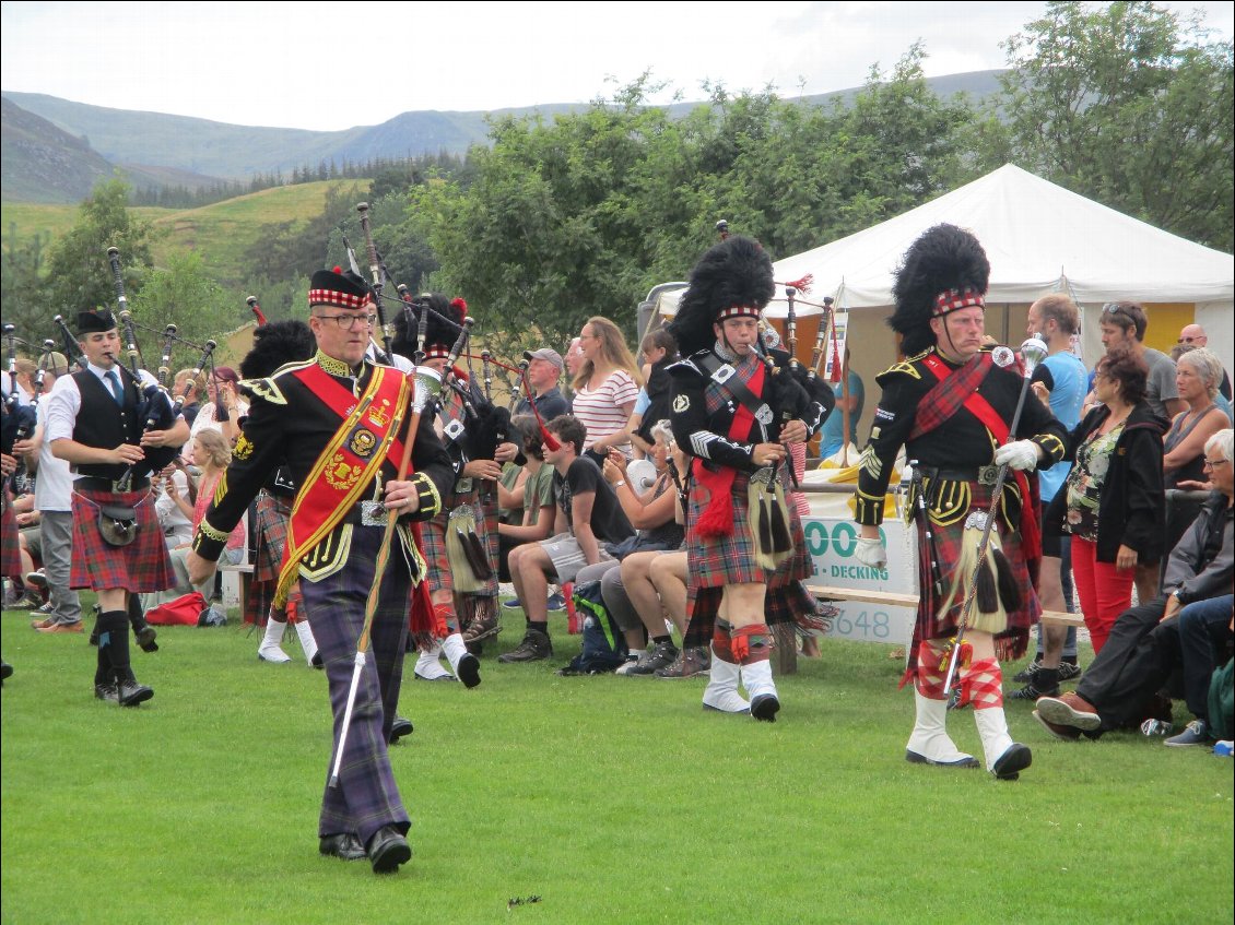 Défilé du pipe band.