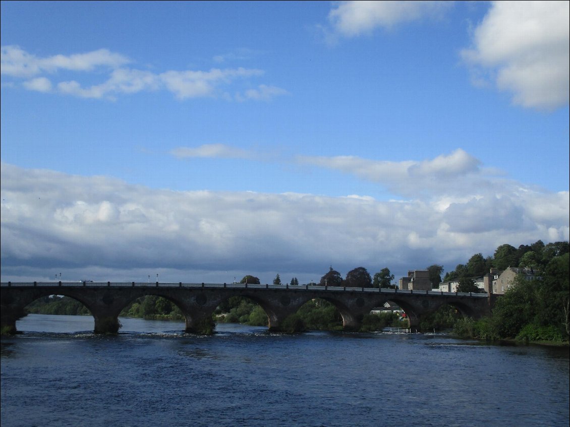 Le pont du général Wade au dessus de la rivière Tay (Perth).