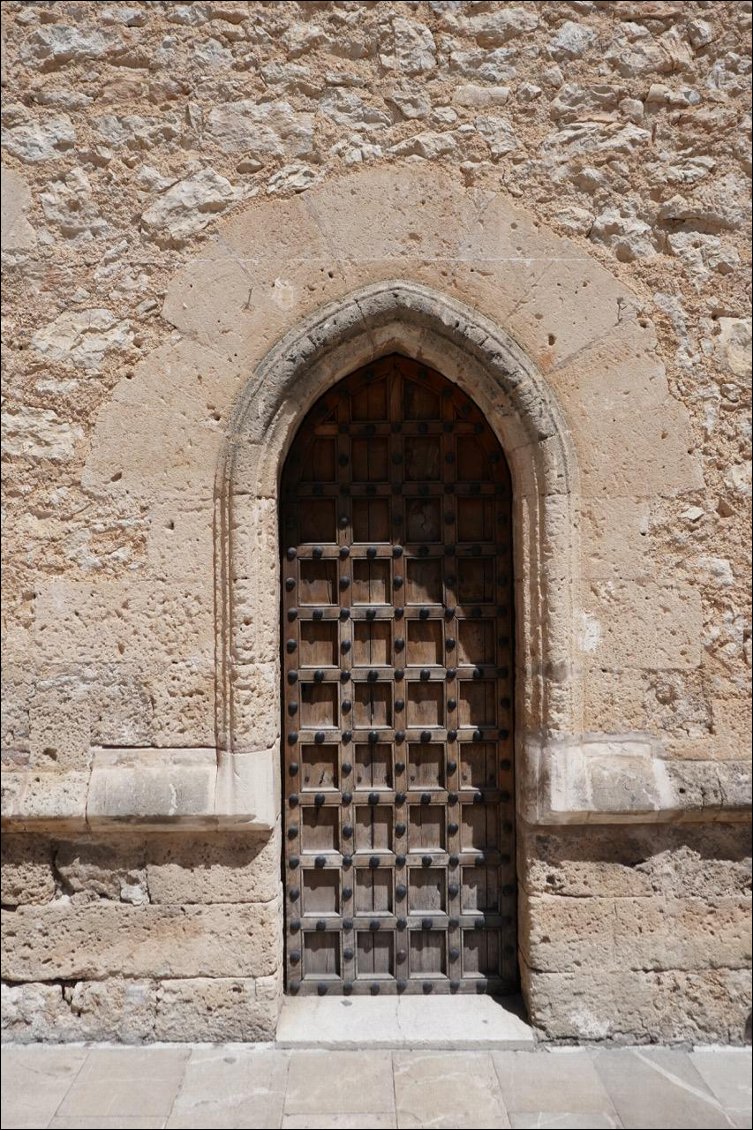 Porte d'une église à Arta
