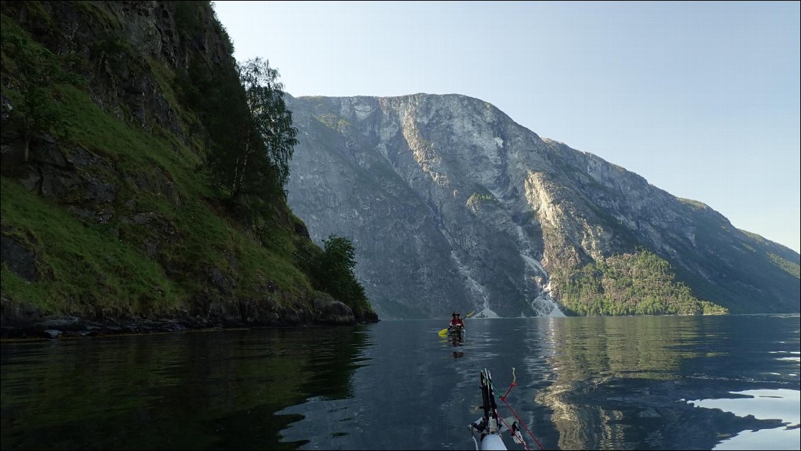 Passage du cap entre Nærøyfjordet Aurlandsfjord