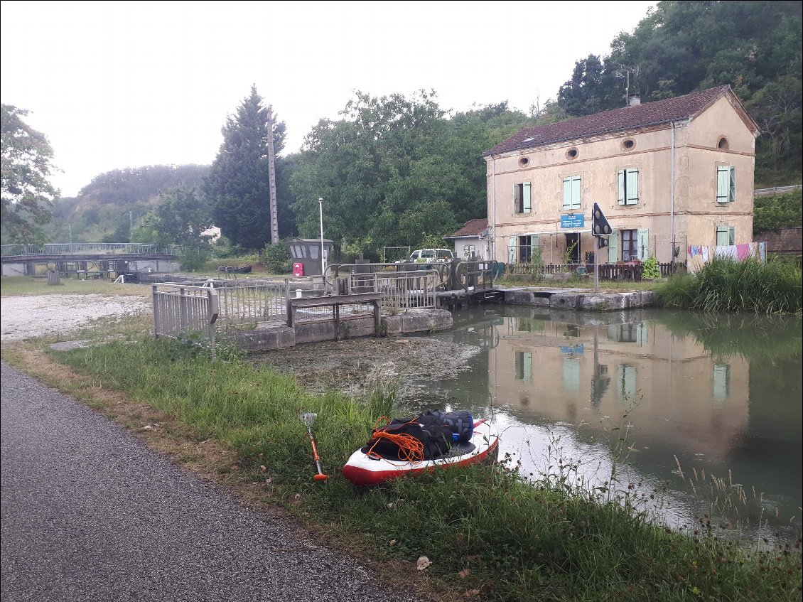canal latéral, passage obligé?