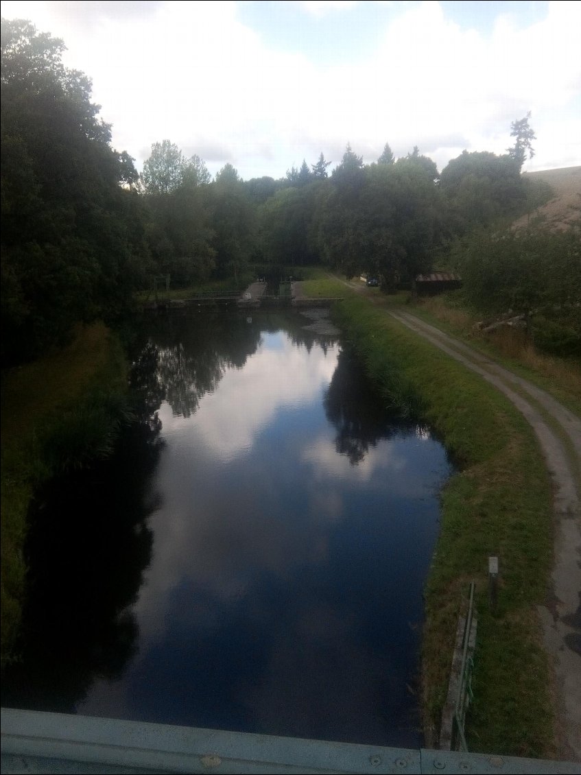 À la croisée du canal de Nantes à Brest.