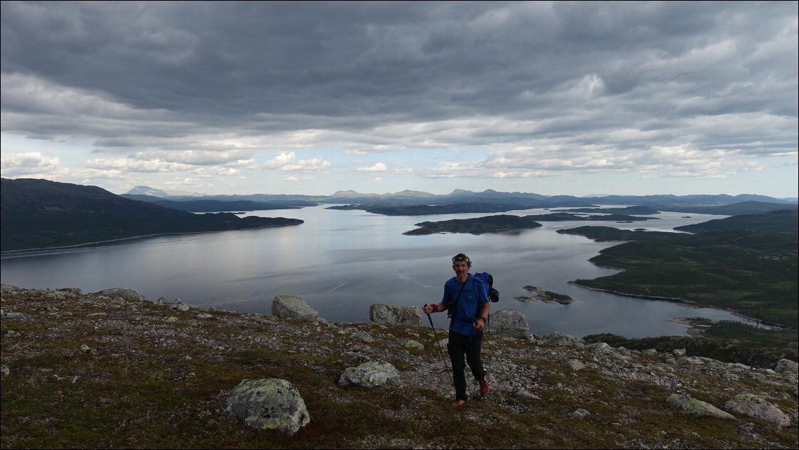 Nous arrivons du bras du lac que l'on voit à droite