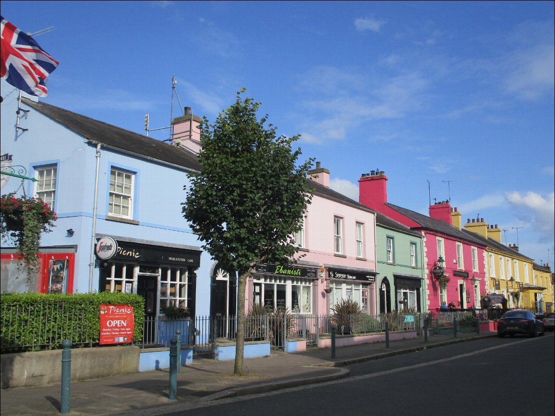 Je retrouve les rues colorées à Killyleagh.