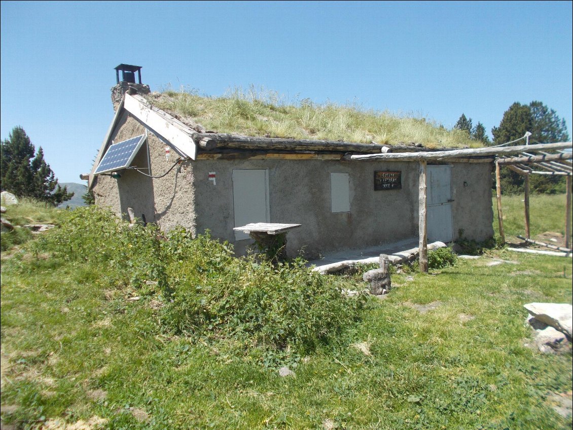 La cabane d'Artaran où la fresque de l'ours a été tailladée au couteau.