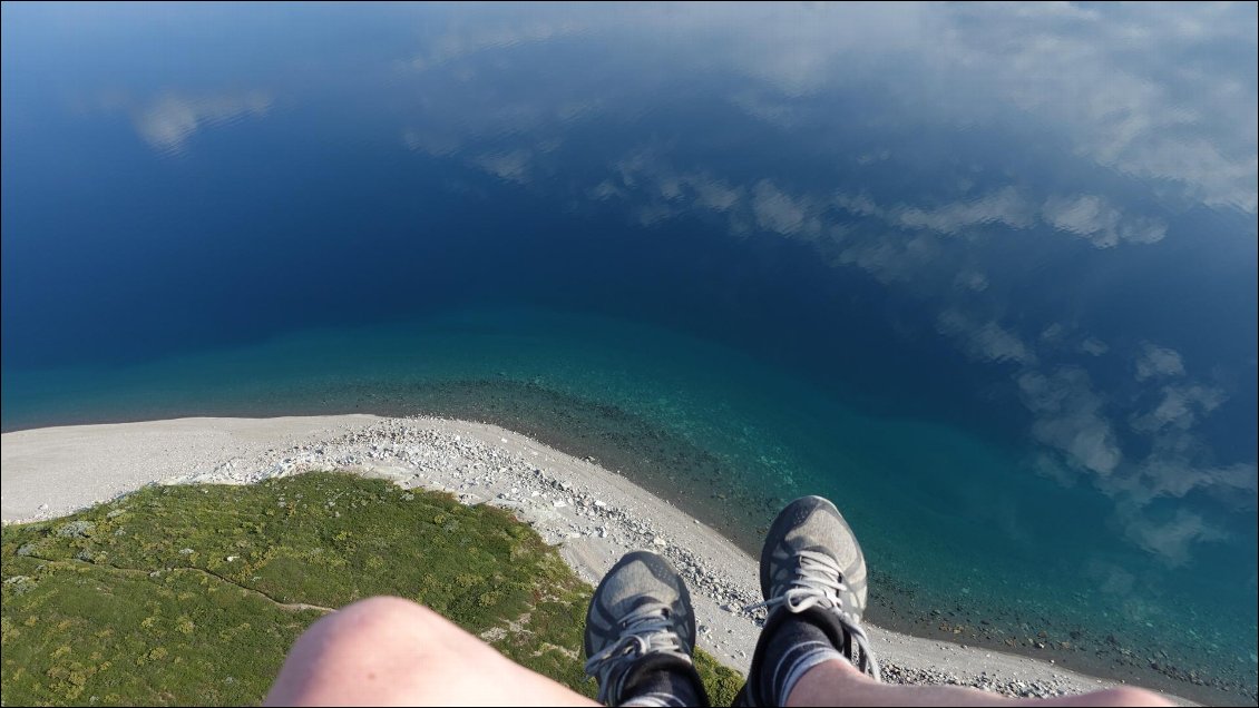 La plage, l'eau, le reflet des nuages...