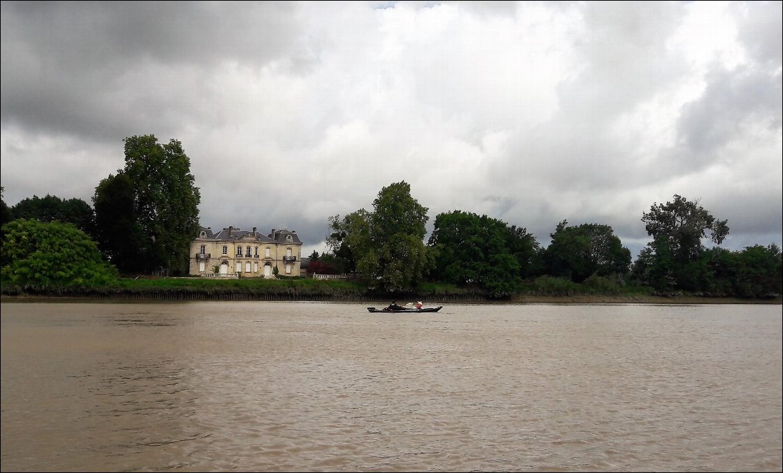 la Dordogne est parsemée de nombreuses maisons bourgeoises 
