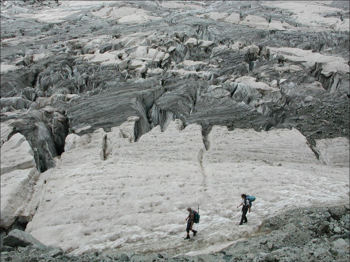 Sur le glacier Blanc, été 2002
Photo : Carnets d'Aventures