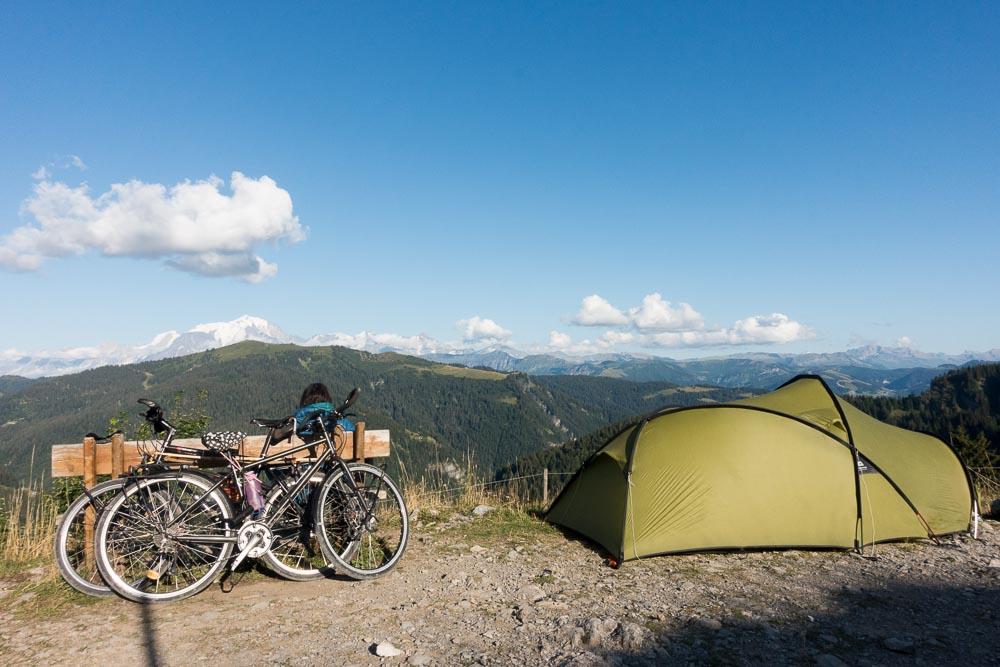 Vue dégagée sur le massif du Mont-Blanc