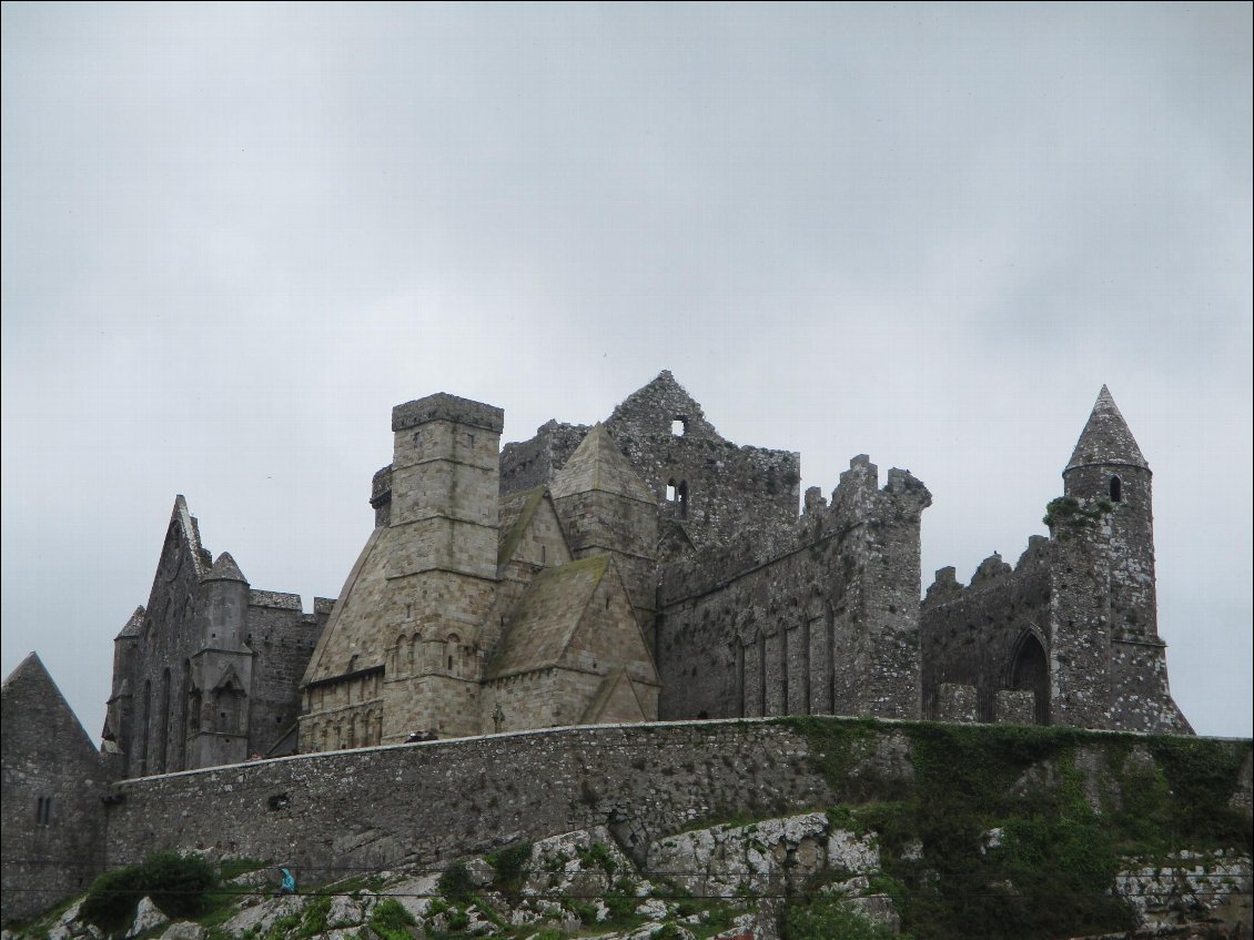 Rock of Cashel, ensemble de constructions médiévales exceptionnel.