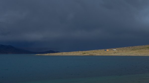 Deux petites tentes et l'infini du monde