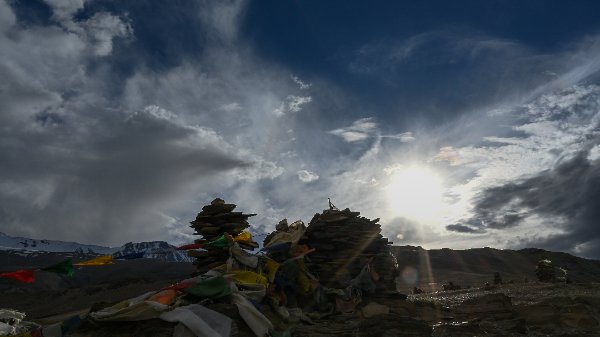 Trouver la sagesse et un rayon de soleil dans le monde d'aujourd'hui