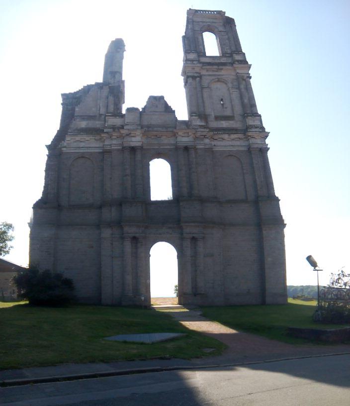 Restés de l'église de Mont de St Éloi