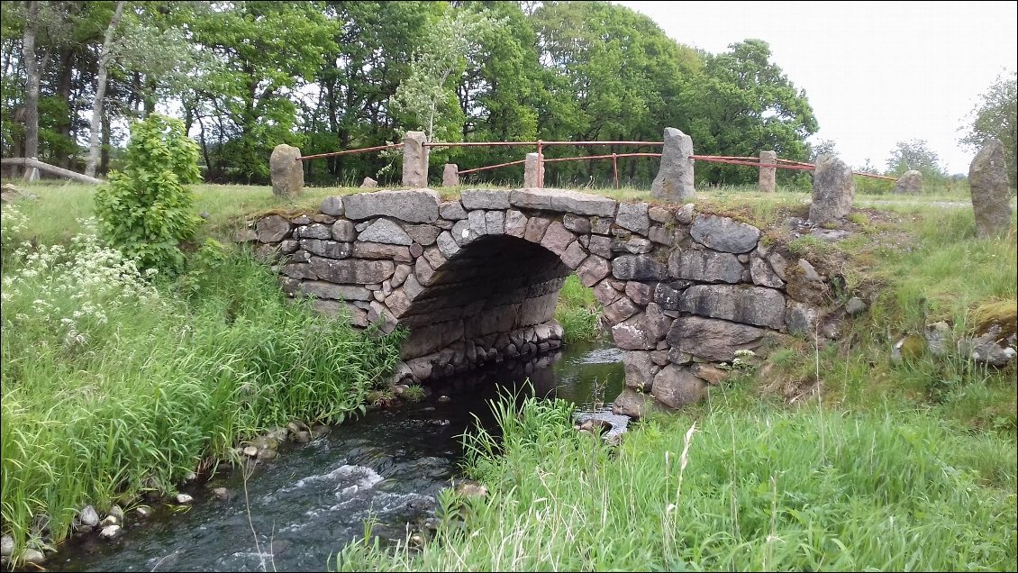 Pont de pierre sur la Harvejen