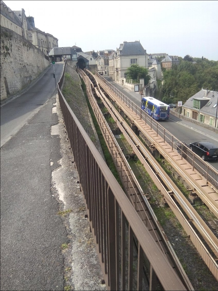 L'ancienne voie de tramway de Laon